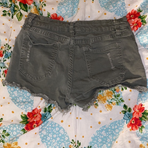 Women’s jean shorts - Picture 2 of 2